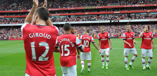 乔治娜分享晚宴照片：C罗与苹果公司CEO库克合影