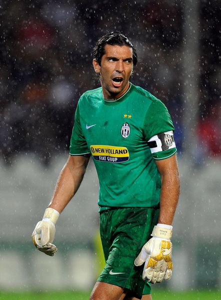 澳超半场：德斯波托夫斯基破门，十人珀斯光荣暂1-0西悉尼