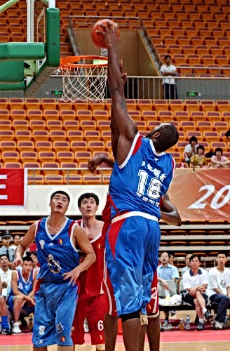 拜仁连伤数人影响战局（拜仁伤病潮扰乱战局）