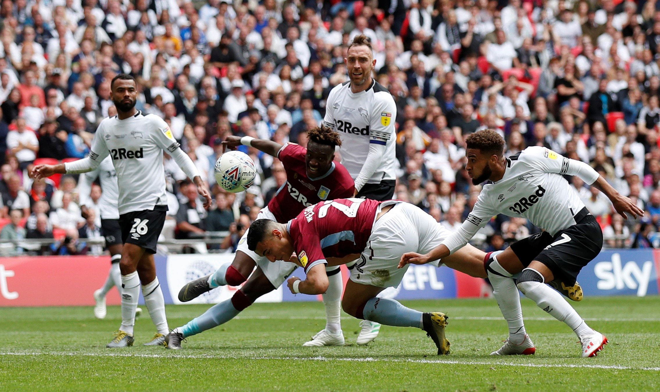 进球制胜！官方：南野拓实当选摩纳哥1-0巴黎最佳球员（南野拓实凭制胜球当选摩纳哥1-0巴黎全场最佳）