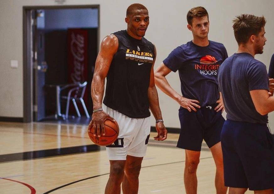 这次空位三分准得吓人（这波空位三分准到离谱）