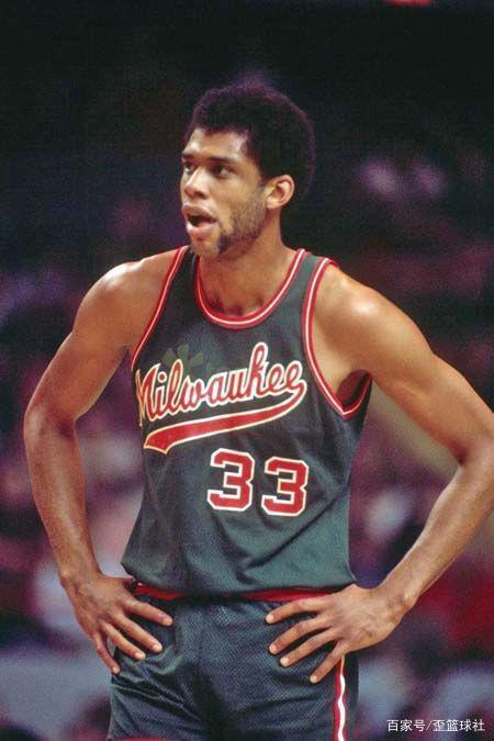 勇士官方：库里恢复进展良好，已经开始进行个人场上训练（勇士官宣：库里恢复顺利，已开启个人场上训练）