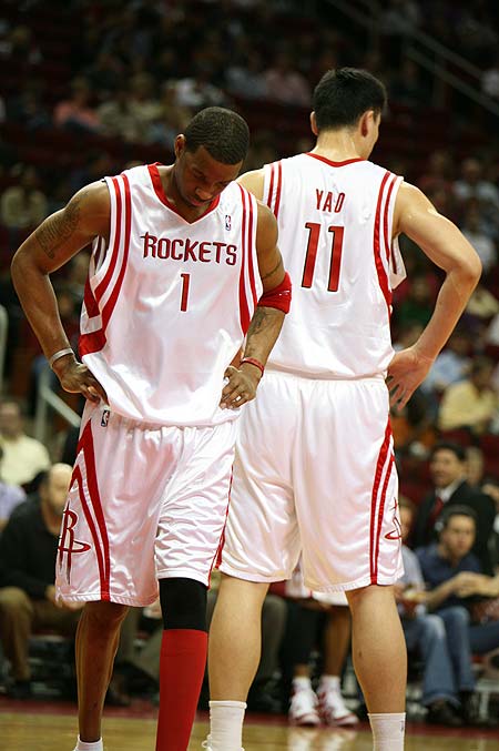 迷失！浓眉一度8中0&全场9中1贡献2分8篮板6助攻（手感冰冷！浓眉一度8投全失，全场9投仅中1，贡献2分8篮板6助攻）